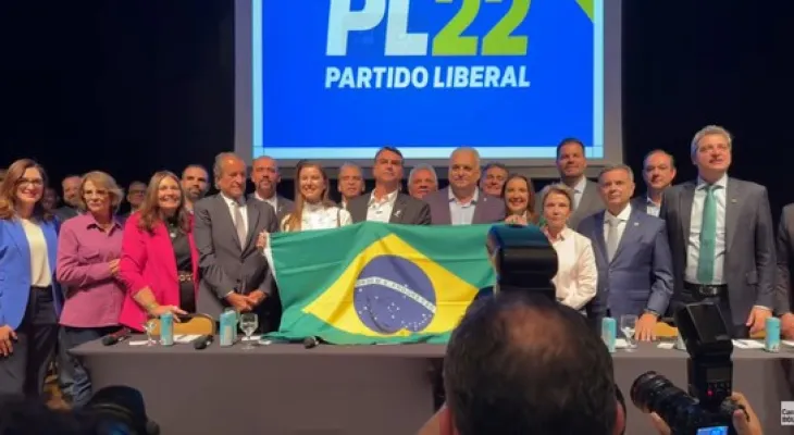 Flávio Bolsonaro escolhe Alfredo Gaspar como vice em chapa presidencial do PL