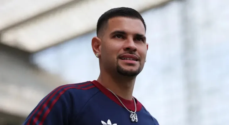 Arsenal acerta contratação de Bruno Guimarães por R$ 518 milhões, diz imprensa inglesa