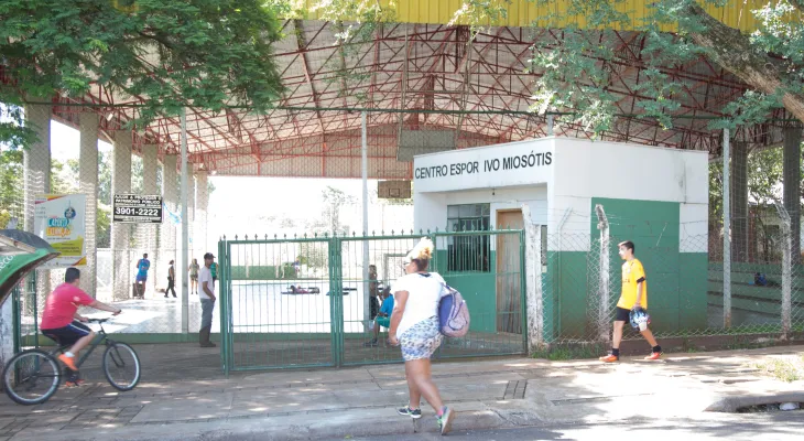 Vereador denuncia problemas estruturais no Centro Esportivo Miosótis em Maringá