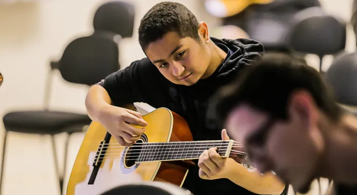 Projeto oferece aulas gratuitas de violão sertanejo em Cascavel; inscrições seguem até 11 de agosto