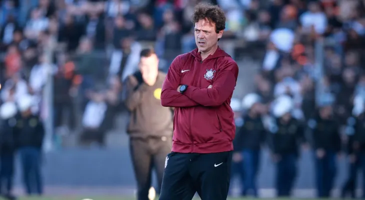 Fernando Diniz abre o jogo sobre renovação de Memphis Depay no Corinthians após eliminação
