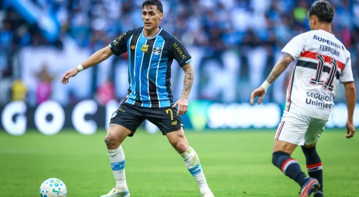 Grêmio vira sobre o São Paulo e deixa a zona de rebaixamento