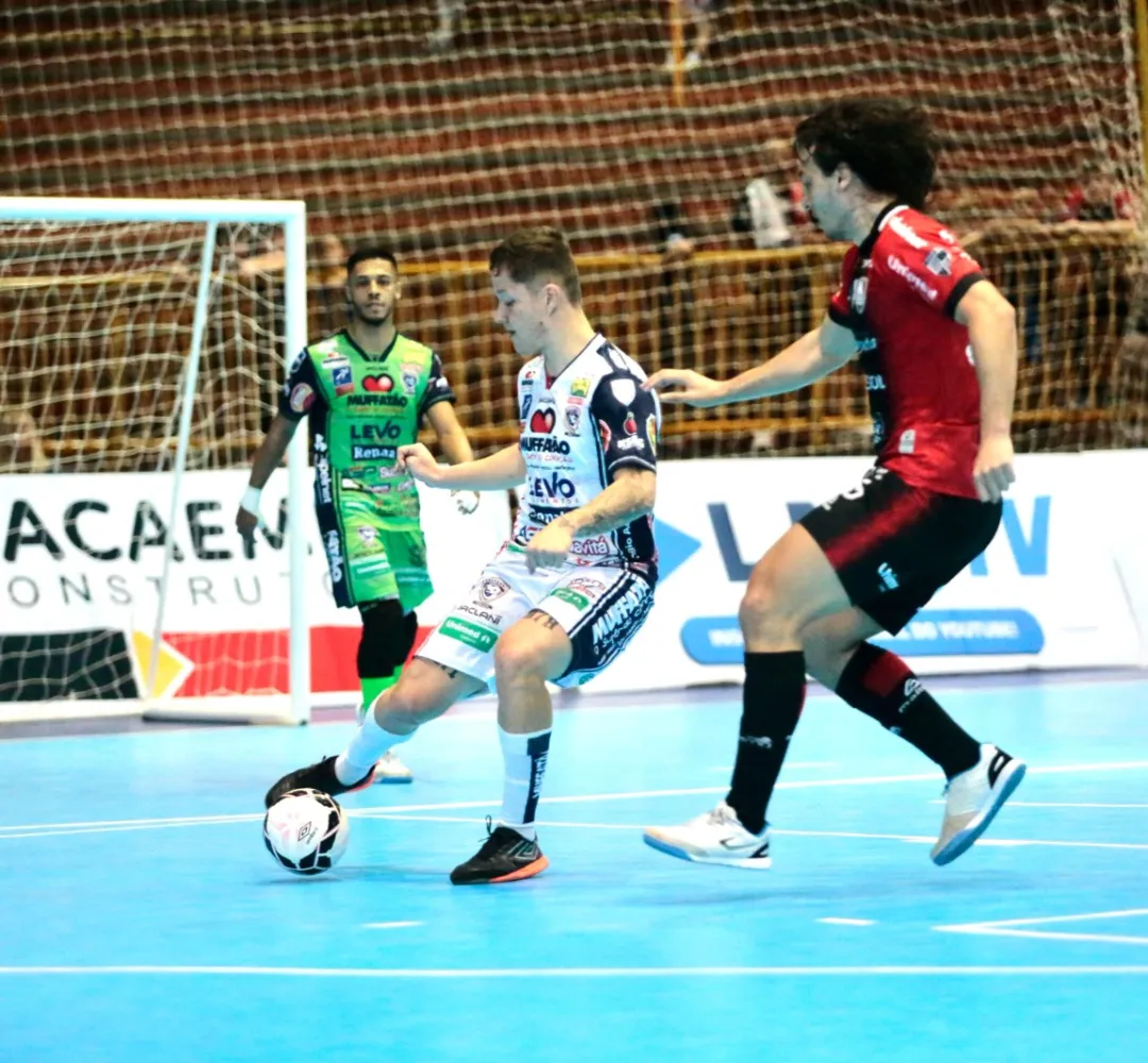 Cascavel Futsal e Campo Mourão empatam e se enfrentam nas oitavas da LNF