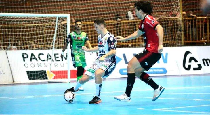 Cascavel Futsal e Campo Mourão empatam e se enfrentam nas oitavas da LNF