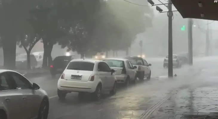 Tempestades deixam 2,6 mil desalojados e causam estragos no RS