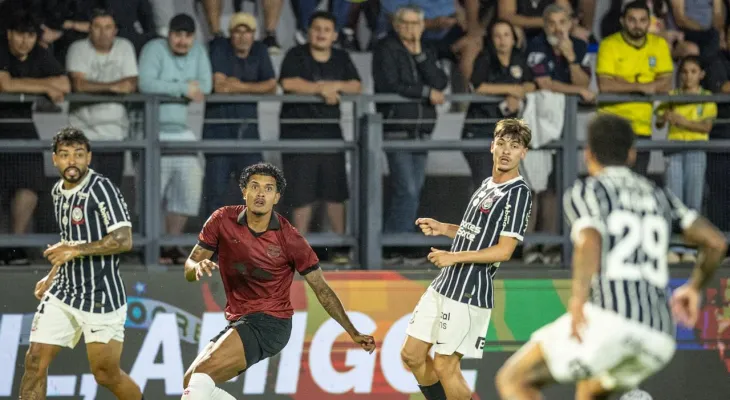 Corinthians vence Bragantino com gols de Garro e Pedro Raul