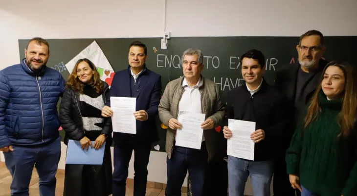 Sandro Alex assina carta às APAEs, com garantia de investimentos no Paraná