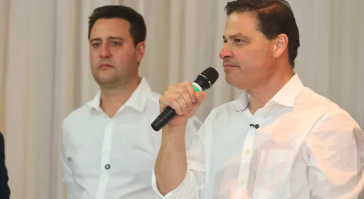 Nem a máquina política de Ratinho Junior faz Sandro Alex avançar