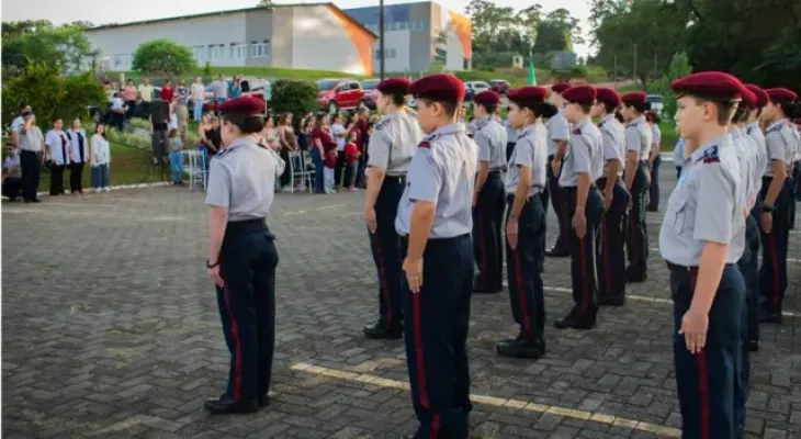 Modelo cívico-militar divide vereadores e gera críticas na Câmara de Maringá