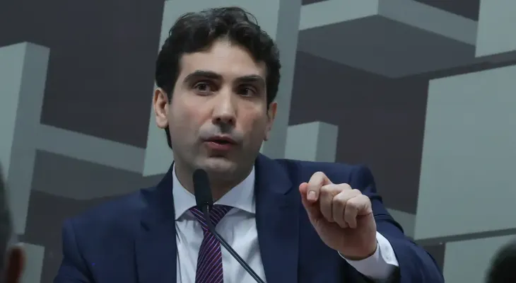 Galípolo critica empresas que pressionam para usar recursos do FGC