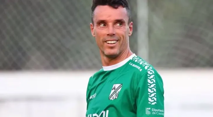 Ex-tenista top 10 do mundo estreia no futebol e marca dois gols