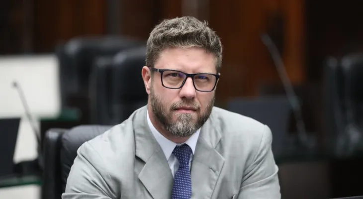 Requião Filho defende volta das escolas cívico-militares ao modelo de escola pública