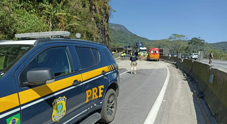 Carreta com freios manipulados causa engavetamento com duas mortes na BR-277