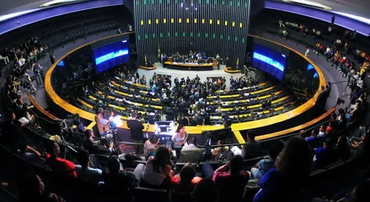 Maioria dos deputados eleitos em 2022 tenta reeleição para a Câmara em 2026