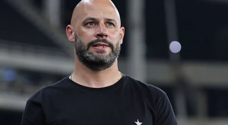 Botafogo anuncia a demissão do técnico Franclim Carvalho