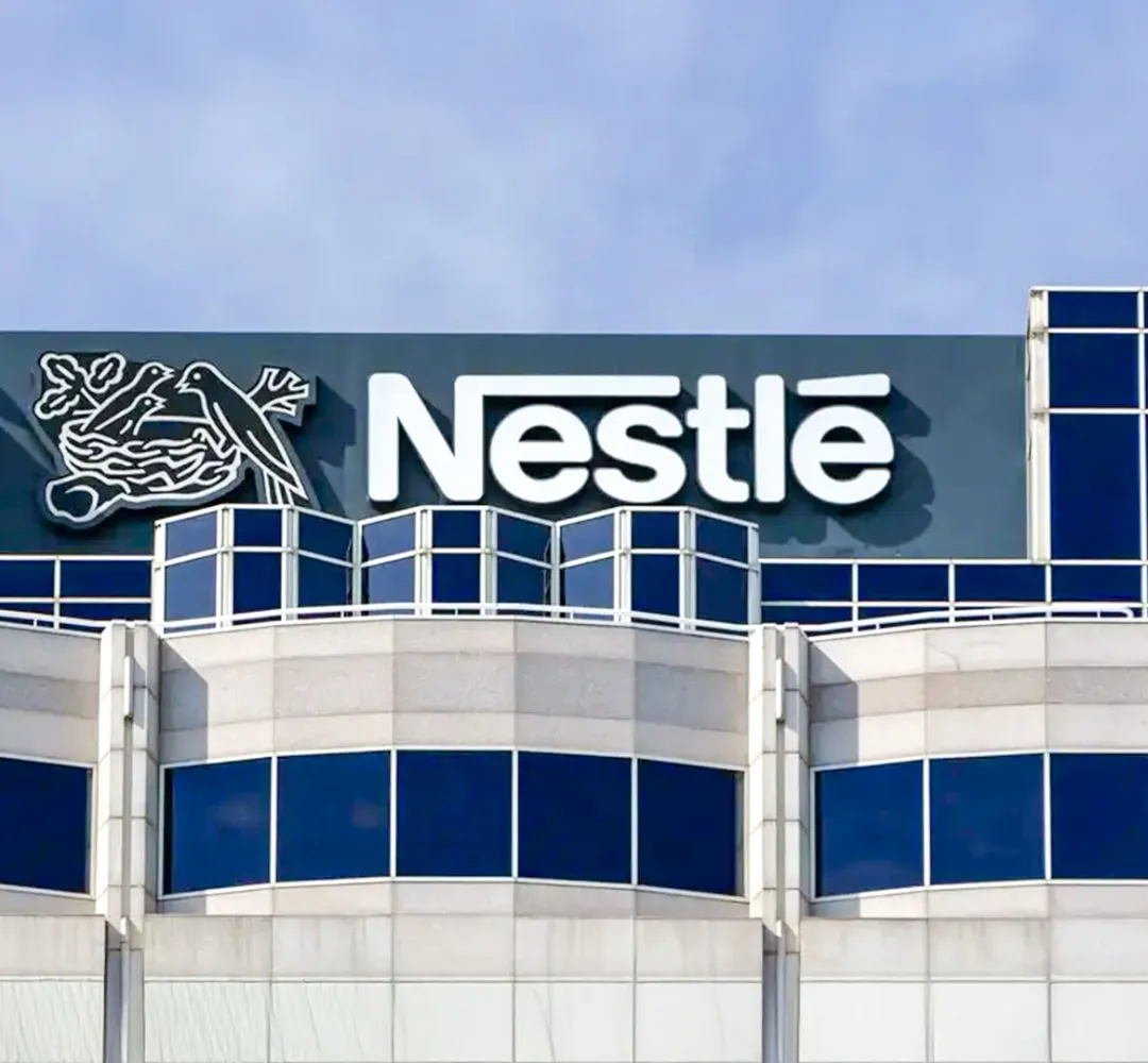 Nestlé avança com corte de 16 mil vagas e fecha fábricas na Europa; Brasil mantém investimentos