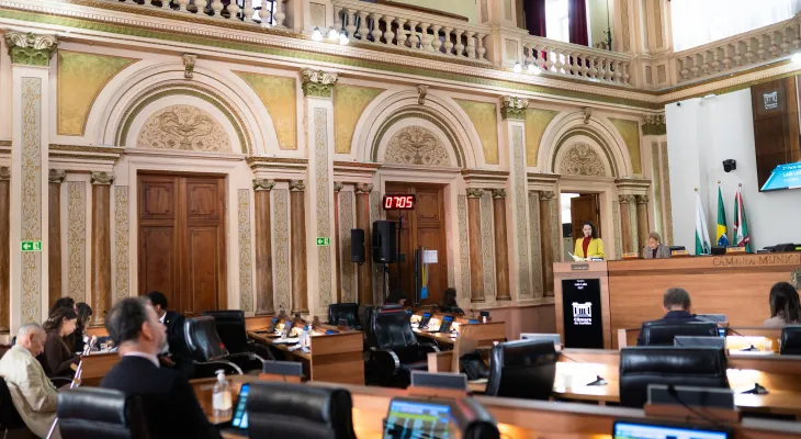Oposição emplaca mudanças em projeto de Pimentel sobre recursos da Educação