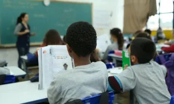 R$ 6,3 milhões em emendas para escolas levantam debate sobre critérios de distribuição em Curitiba