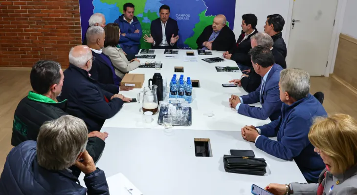G7 Paraná entrega propostas a Sandro Alex, candidato a governador do Paraná