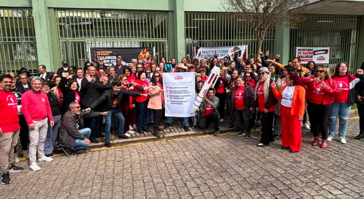 Servidores da Saúde protestam em Curitiba e cobram reajuste, concursos e fim de desconto previdenciário