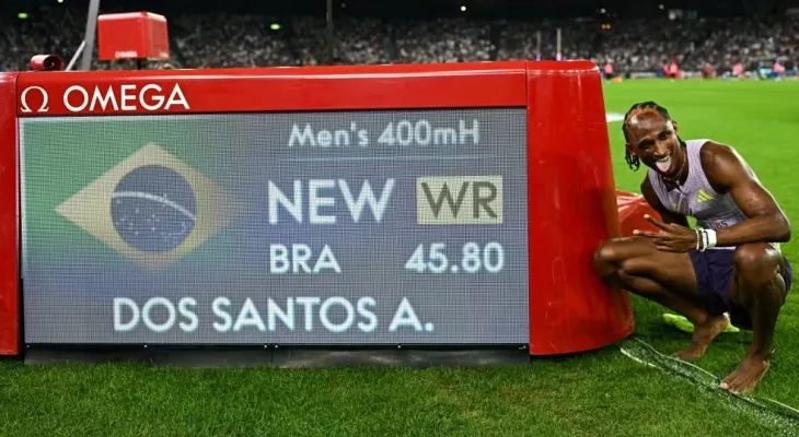 Alison dos Santos bate recorde mundial nos 400m com barreiras