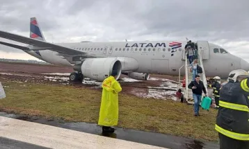 Pista molhada coloca voos de Cascavel sob restrição após saída de aeronave da Latam