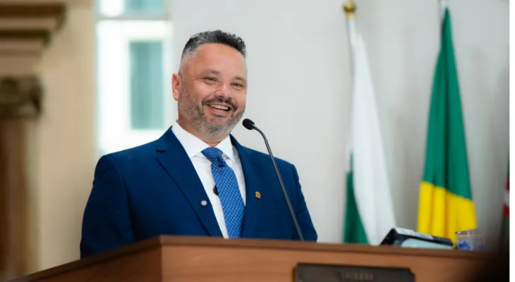 Fim da linha: posse de Luciano Carvalho sela saída de Lórens da Câmara de Curitiba