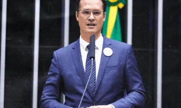 Dallagnol é multado em R$ 100 mil por expor dados sigilosos de Zanin