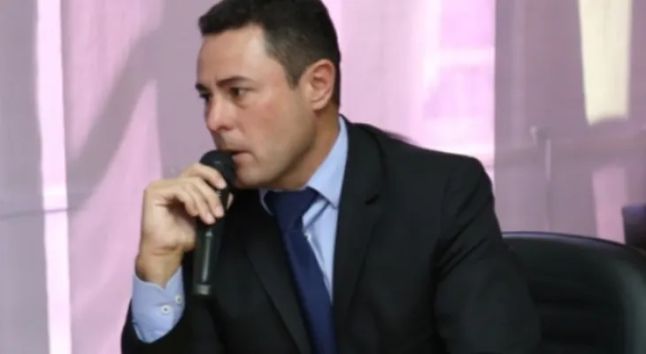 Ex-assessor de Sandro Alex negocia devolver R$ 162 mil à Celepar após investigação do MPPR
