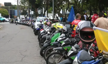 Só 1 em cada 5 motociclistas de aplicativo tem cobertura previdenciária no Brasil