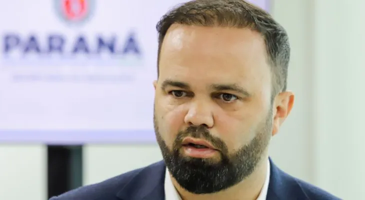 TCE veta acumulação, mas secretário da Educação segue recebendo por dois vínculos