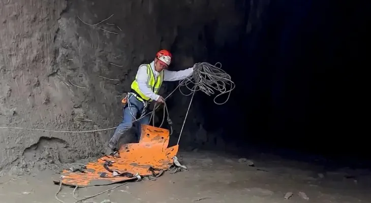 Dois trabalhadores são resgatados após 10 dias presos em túnel no Nepal