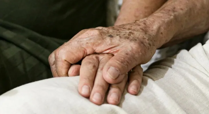 Exame de sangue para Alzheimer já está disponível no Brasil; veja preço