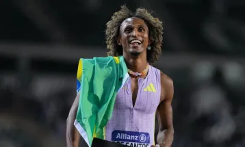 Alison dos Santos vence Diamond League e conquista tricampeonato