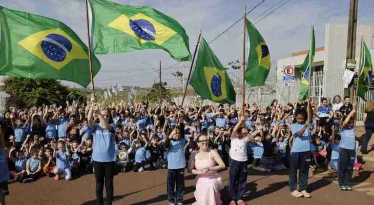 Desfile de 7 de Setembro reúne 14 mil participantes em Cascavel