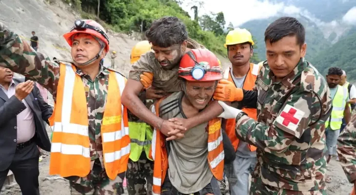 Equipes procuram mais de 100 trabalhadores em túneis após desastre no Nepal