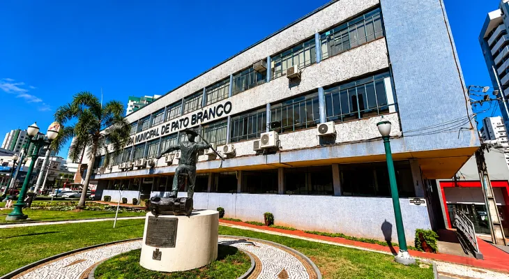 Contratações sem licitação já somam R$ 5,7 bilhões no Paraná em 2026, apontam dados do TCE