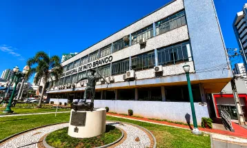 Contratações sem licitação já somam R$ 5,7 bilhões no Paraná em 2026, apontam dados do TCE