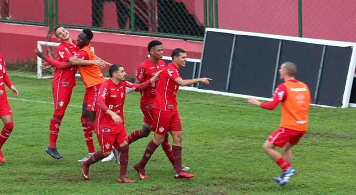 Copa Paraná começa a definir favoritos com Paraná e Paranavaí na ponta