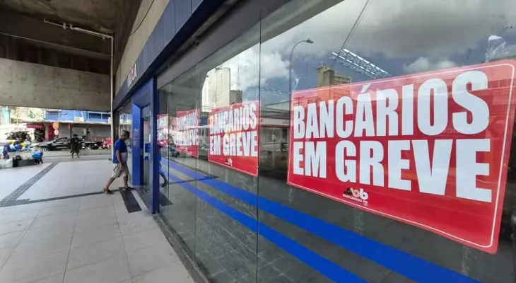 Caixa marca nova negociação com funcionários durante greve