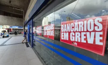 Caixa marca nova negociação com funcionários durante greve