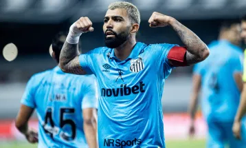 Gabigol decide no fim, marca e dá assistência na vitória do Santos