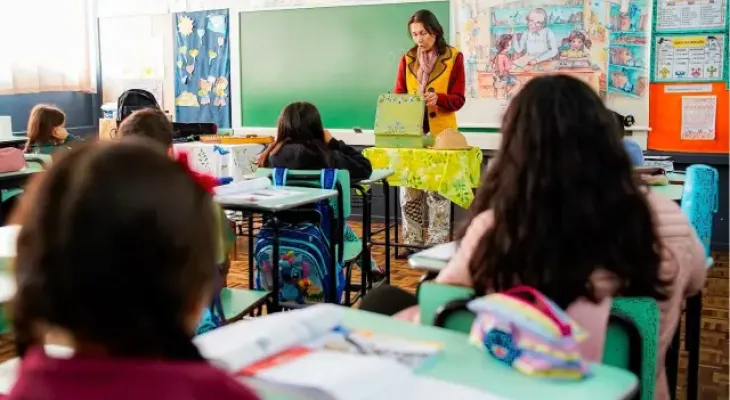 TCE-PR manda Colombo pagar retroativamente piso nacional a professores