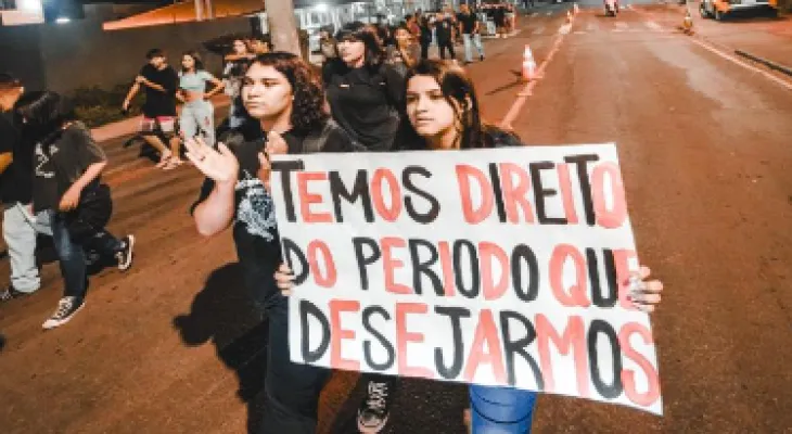 Ensino médio noturno encolhe no Paraná e muda o perfil das escolas estaduais