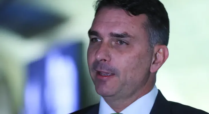 TSE suspende jingle de Lula que associa Flávio Bolsonaro a rachadinha e Banco Master