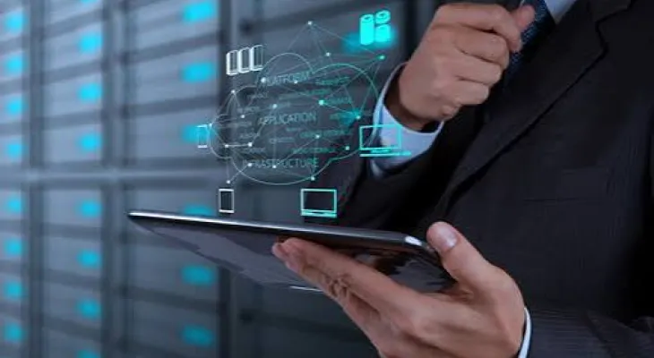 Sem licitação, Curitiba fecha contrato de R$ 8,8 milhões com gigante da tecnologia