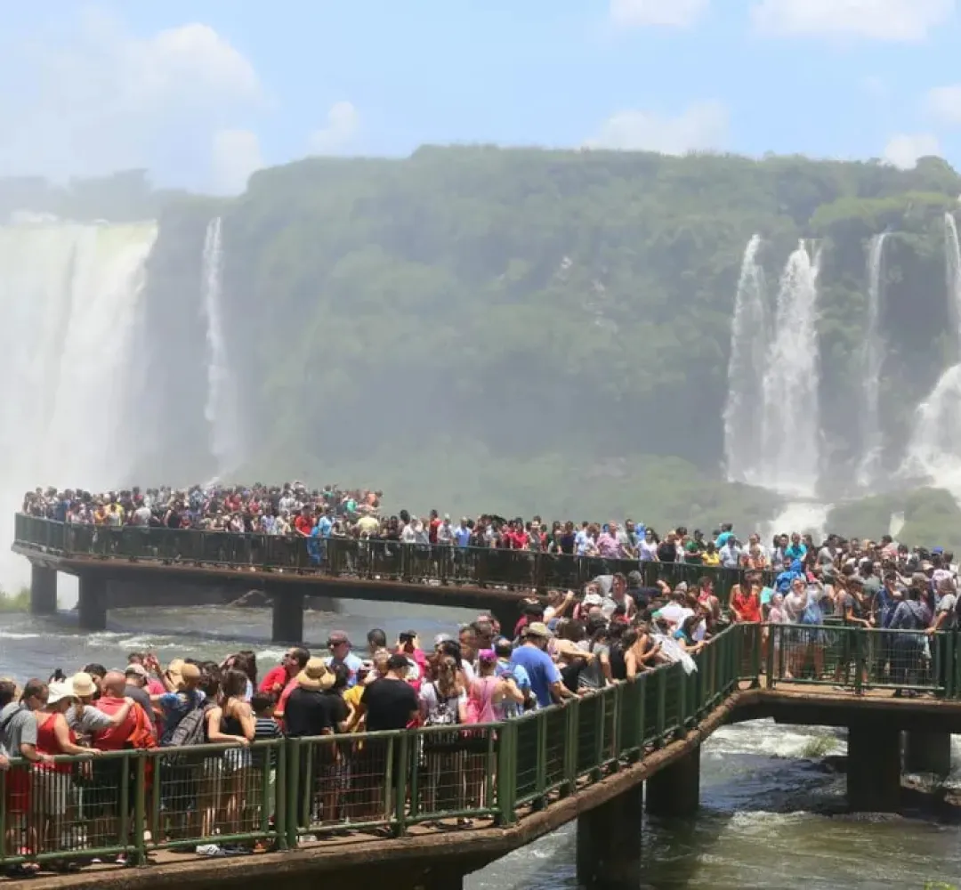Aumento de 22%: Paraná já recebeu 826 mil turistas estrangeiros em 2025