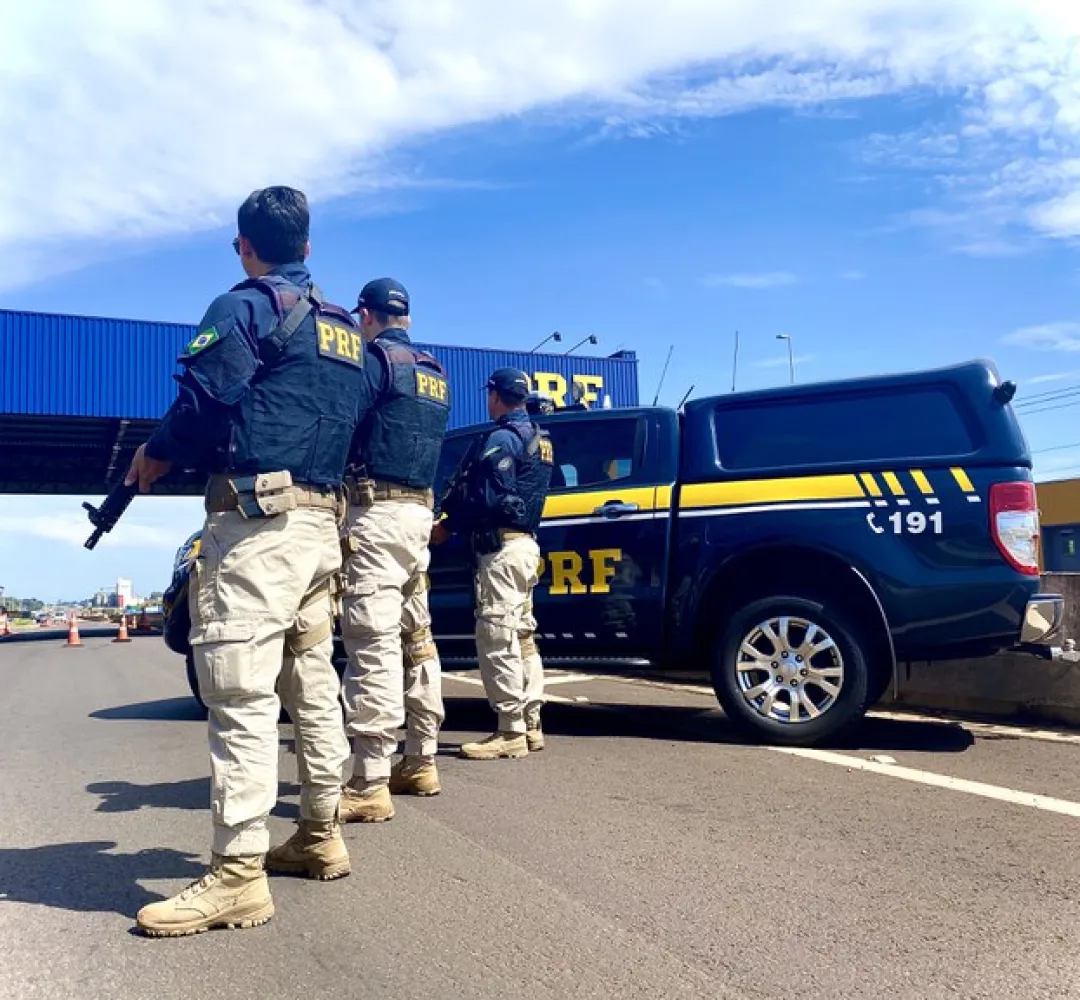 PRF apreende 53 kg de pasta-base de cocaína na PR-323, em Maringá
