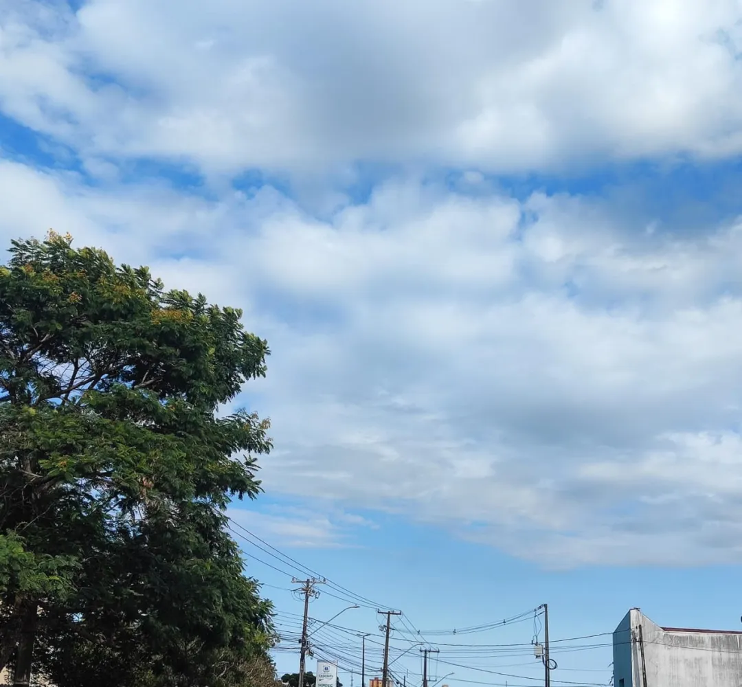 Domingo com sol, nuvens e pancadas de chuva no Oeste do Paraná