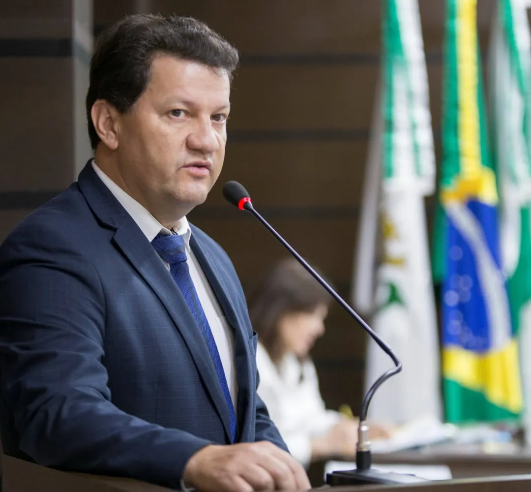 Romulo está mais distante da cadeira na Alep?